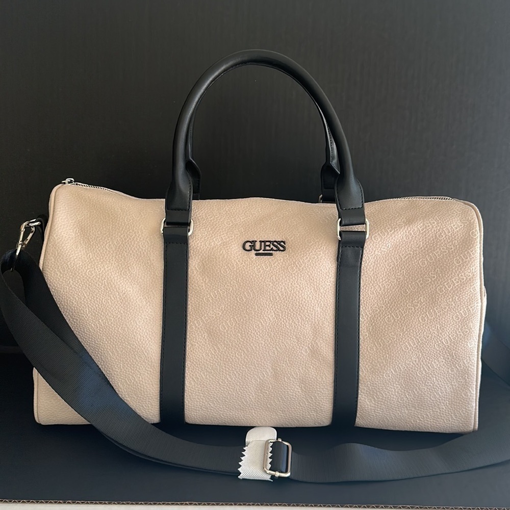 New GUESS Logo Travel/Duffle Bag